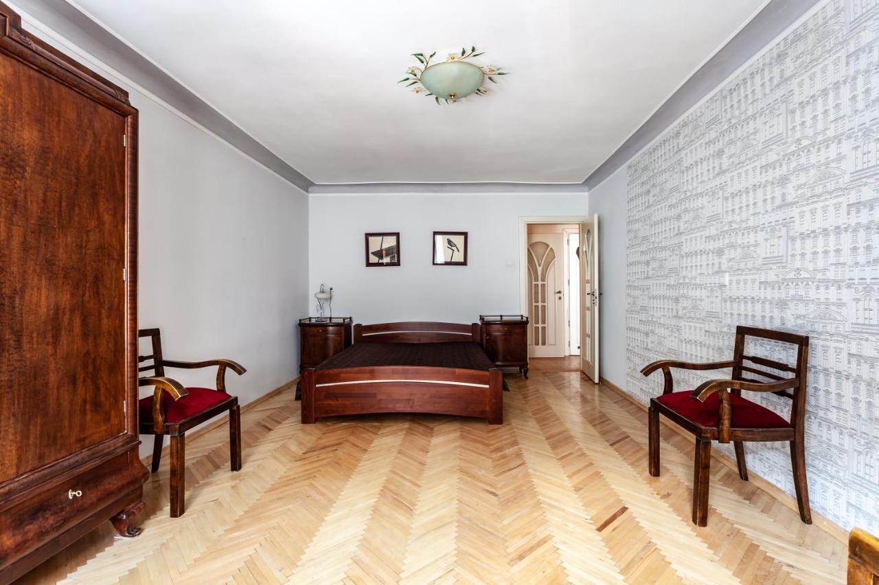 Four Bedrooms Apartment In The Heart Of Lviv Ngoại thất bức ảnh