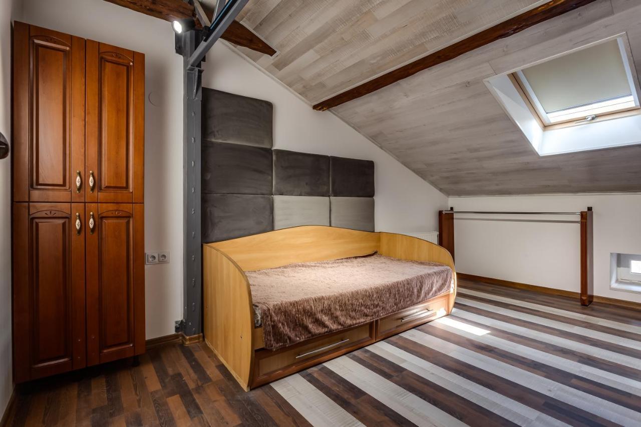 Four Bedrooms Apartment In The Heart Of Lviv Ngoại thất bức ảnh